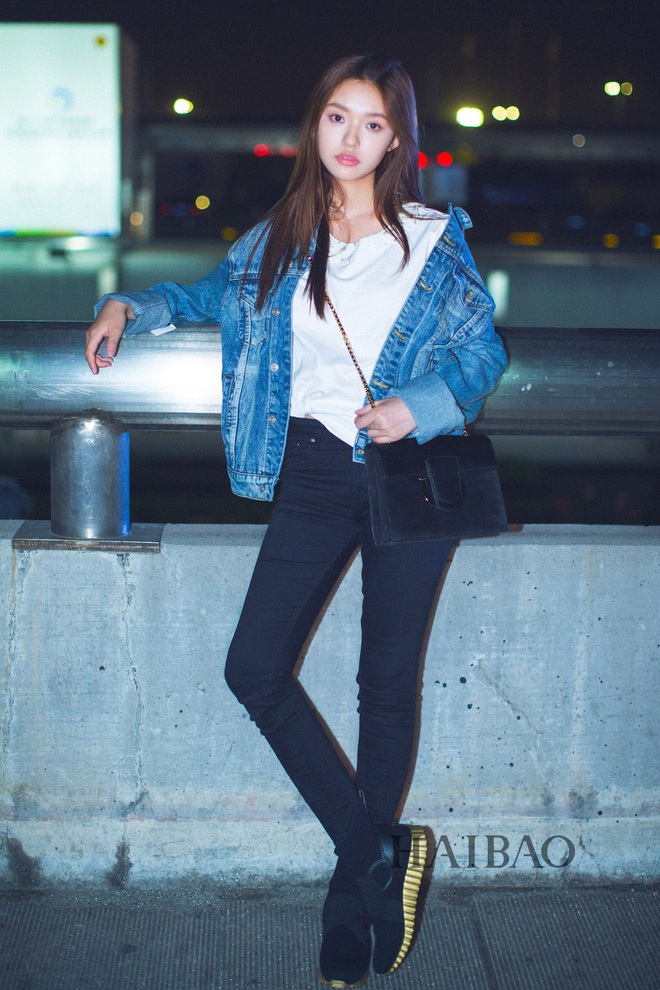 Thời trang sân bay của sao Hoa Hàn cũng lắm drama: Từ thuê người chụp, photoshop chán chê cho tới thay n bộ làm màu - Ảnh 2.