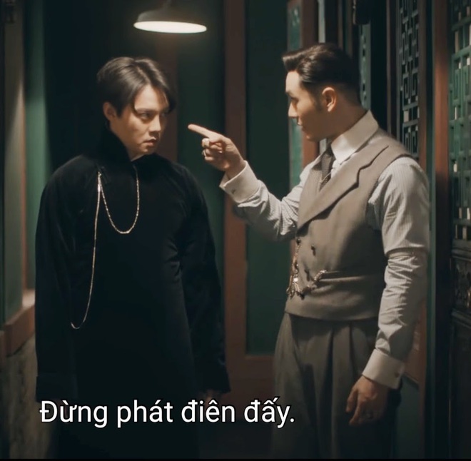 Cười rụng nụ cảnh Huỳnh Hiểu Minh bị bạn trai cắn yêu không trượt phát nào ở Bên Tóc Mai Không Phải Hải Đường Hồng - Ảnh 1.