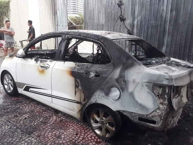 Nghi đốt vàng mã gây cháy ô tô và hư hỏng 2 xe máy điện ở Đà Nẵng - Ảnh 2.