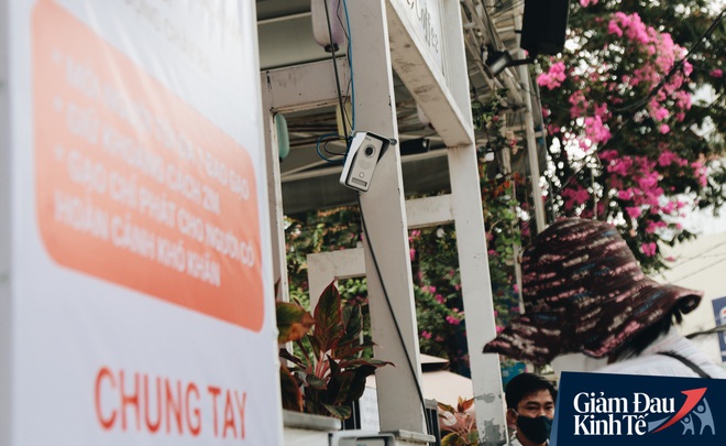 Máy ATM nhả ra gạo miễn phí cho người nghèo giữa thời dịch ở Sài Gòn, đảm bảo không một ai bị bỏ lại phía sau - Ảnh 3.