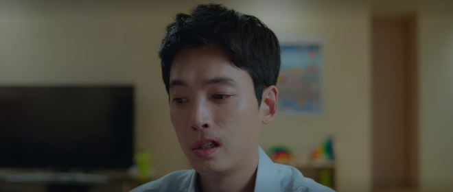 Hospital Playlist tập 5: Thánh khẩu nghiệp Jun Wan bị crush đá sưng mồm, trai đẹp Jeong Won đòi mẹ cho làm cha xứ? - Ảnh 3.