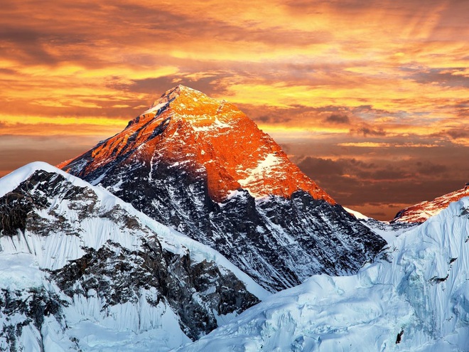 Truyền hình Trung Quốc nhận Everest là của mình, dân mạng Nepal đăng đàn đòi lại - Ảnh 2.