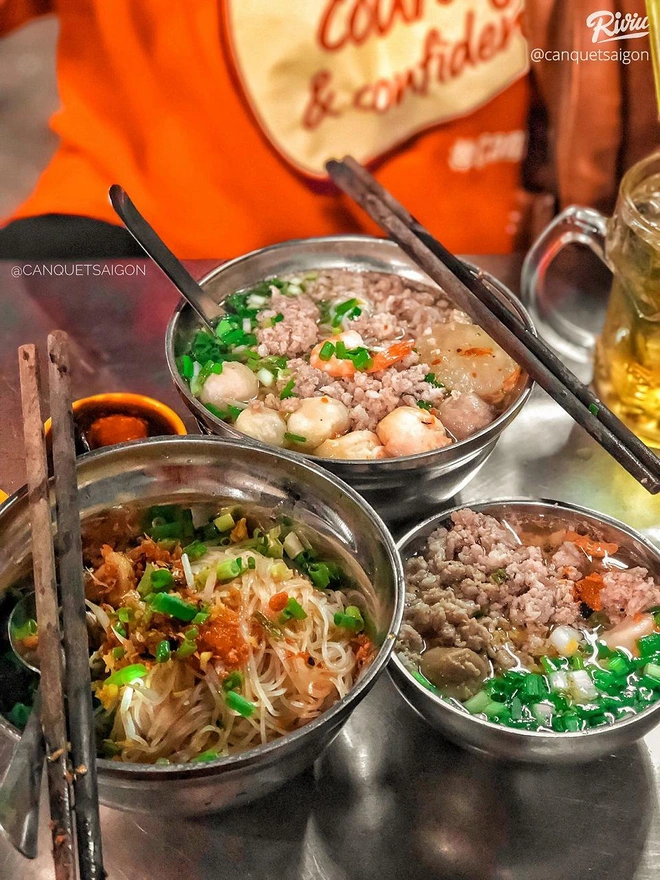 Sau dịch ăn gì? Càn quét 6 món ăn đường phố “thần thánh” giá dưới 50k ngay tại Sài Gòn - Ảnh 3.
