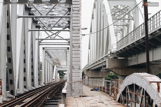 TP.HCM: Những nhát búa đầu tiên tháo dỡ cầu sắt Bình Lợi, chấm dứt sứ mệnh lịch sử sau gần 120 năm - Ảnh 11.