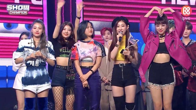 Những ca khúc giật nhiều cúp nhất 2020: ITZY bị BTS hành vẫn lăm le Top 3, Red Velvet và siêu hit từng gây tranh cãi vượt mặt loạt idol dù không quảng bá - Ảnh 14.