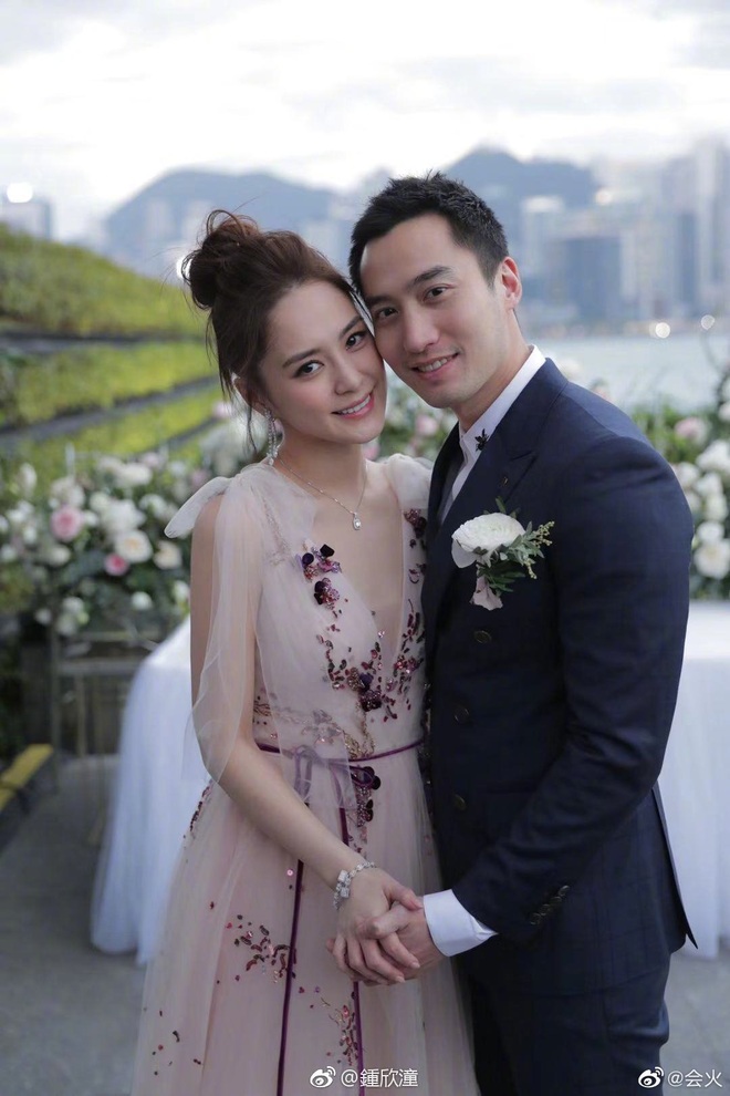 Truyền thông Đài Loan bóc trần cuộc sống hôn nhân của Chung Hân Đồng: Không tình dục, vợ tiêu của chồng 40 tỷ đồng - Ảnh 3.