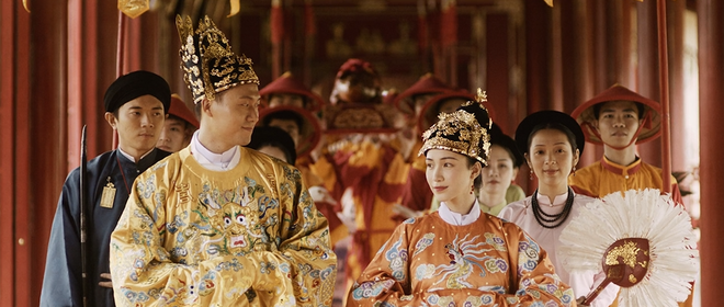Những bóng hồng trong cuộc đời Bảo Đại: Nam Phương Hoàng hậu của Hoà Minzy khổ từ MV đến ngoài đời, trong lịch sử Hân Tuesday không phải là trùm cuối - Ảnh 5.