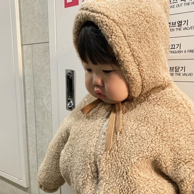 Cô bé có gương mặt ôm trọn biểu cảm chán chường, hôm nay oải quá thì coi chút cho đồng cảm đi nè - Ảnh 9.