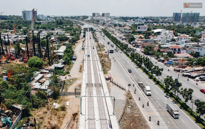 Cận cảnh nhà ga Suối Tiên của tuyến Metro số 1 đang gấp rút hoàn thiện để đón đầu tàu đầu tiên về chạy thử nghiệm - Ảnh 14.