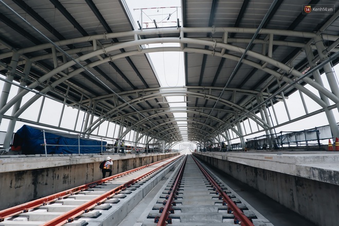 Cận cảnh nhà ga Suối Tiên của tuyến Metro số 1 đang gấp rút hoàn thiện để đón đầu tàu đầu tiên về chạy thử nghiệm - Ảnh 9.