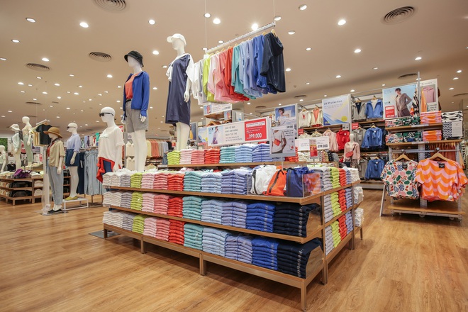 Bung lụa thôi: Các tín đồ shopping ở xa trung tâm Sài Gòn khỏi cần tị nạnh nữa vì Uniqlo vừa khai trương cửa hàng thứ 2 tại vị trí đắc địa này - Ảnh 3.