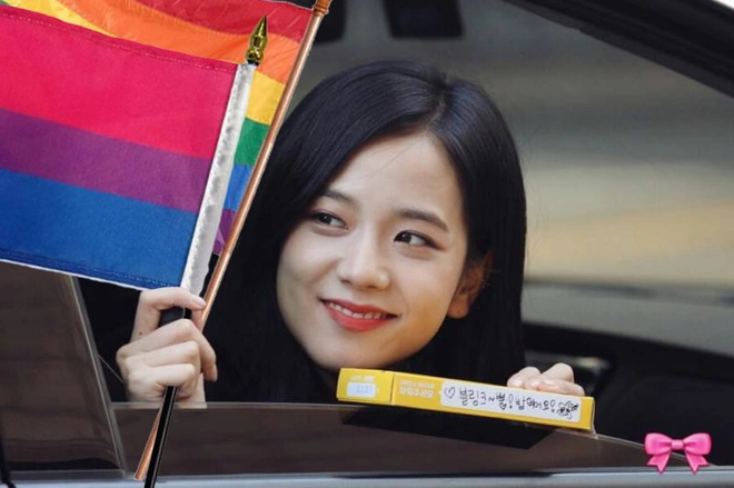 Idol Kpop ủng hộ LGBT đầy tinh tế: BLACKPINK - BTS thể hiện rõ ràng, xúc động lý do Heechul im lặng trước tin đồn đồng tính - Ảnh 3.