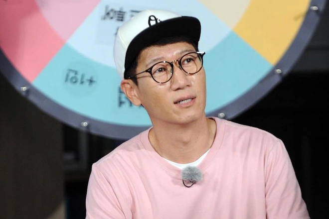 Netizen bất ngờ trước độ tuổi của dàn Running Man: Anh cả Ji Suk Jin đã 54 và hơn em út tận... 20 tuổi - Ảnh 2.