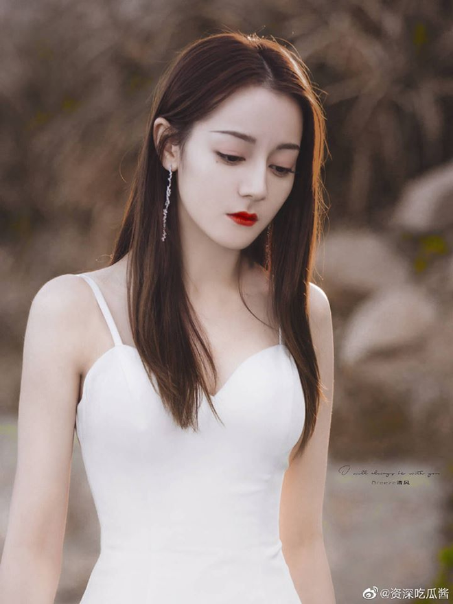 Cả Weibo nức nở vì loạt ảnh Địch Lệ Nhiệt Ba mặc váy cưới: Visual lẫn body đều hoàn mỹ, góc nghiêng quá xuất sắc - Ảnh 6.