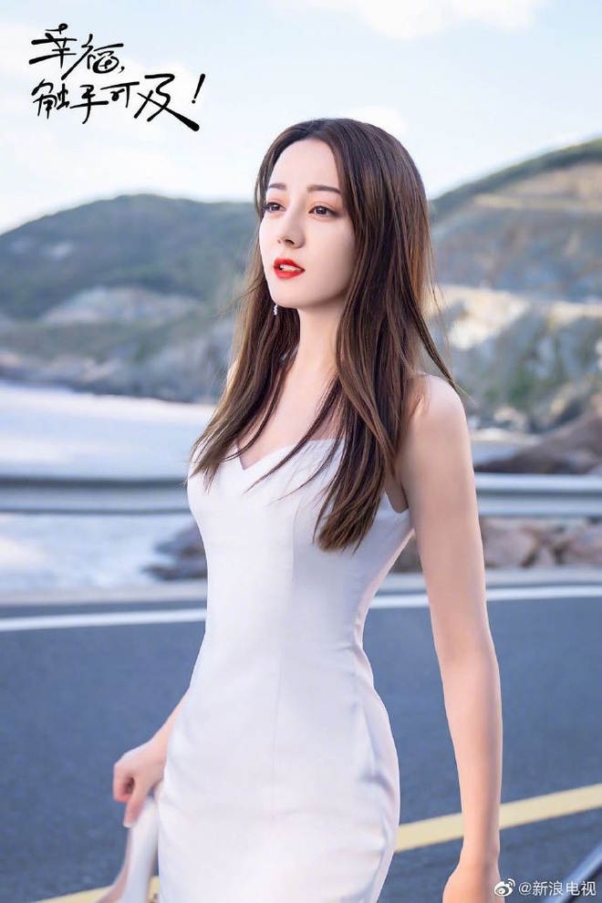 Cả Weibo nức nở vì loạt ảnh Địch Lệ Nhiệt Ba mặc váy cưới: Visual lẫn body đều hoàn mỹ, góc nghiêng quá xuất sắc - Ảnh 7.