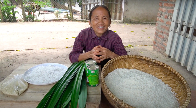 Tung vlog làm xôi lá dứa khổng lồ, Bà Tân Vlog lại có thêm một pha nhầm nhọt “để đời” khiến dân tình đứng hình! - Ảnh 1.