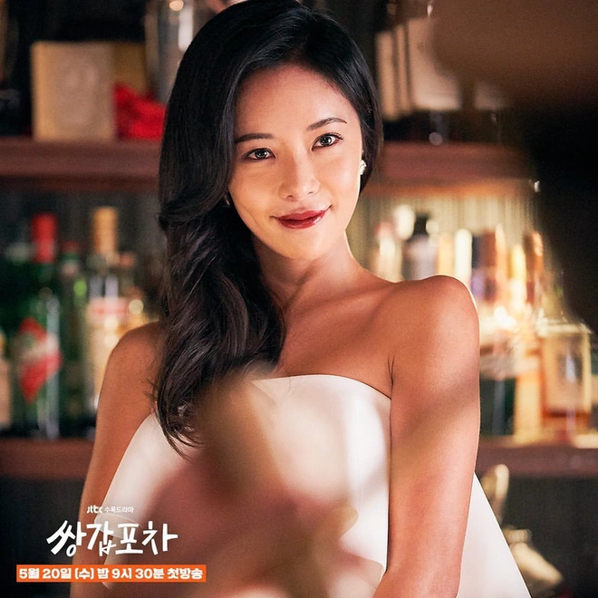 Hwang Jung Eum: Nữ hoàng rom-com đã trở lại lợi hại với vai dì hai quán rượu quyến rũ ở Mystic Pop-up Bar - Ảnh 12.