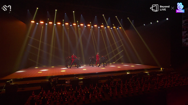 TVXQ! nói Xin chào fan Việt, biểu diễn cực sung tại concert online với loạt sân khấu đã mắt; được hậu bối NCT Dream giao nhiệm vụ đầy ý nghĩa - Ảnh 53.