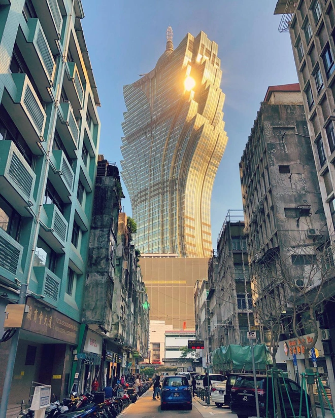 Cận cảnh công trình để đời nhất của “ông trùm” sòng bạc Macau vừa qua đời: Toà nhà hình búp sen vàng khổng lồ, hình check-in ngập tràn MXH - Ảnh 3.