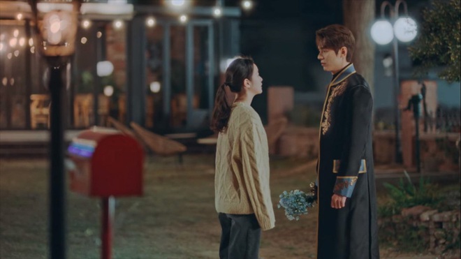 Quân Vương Bất Diệt lộ cái kết bi thương: Lee Min Ho lướt qua vương phi Kim Go Eun như chẳng quen biết gì - Ảnh 6.