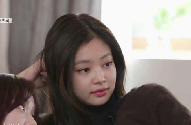Bà tổ ngành spoil Jennie lại khiến fan sang chấn tâm lý: Ngày BLACKPINK comeback đã được hint trước đúng 1 tháng bằng dòng caption toàn... trái tim? - Ảnh 5.