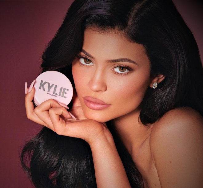 Kylie Jenner đáp trả cực gắt sau khi bị Forbes bóc phốc, tước mất danh hiệu tỷ phú trẻ nhất thế giới - Ảnh 2.