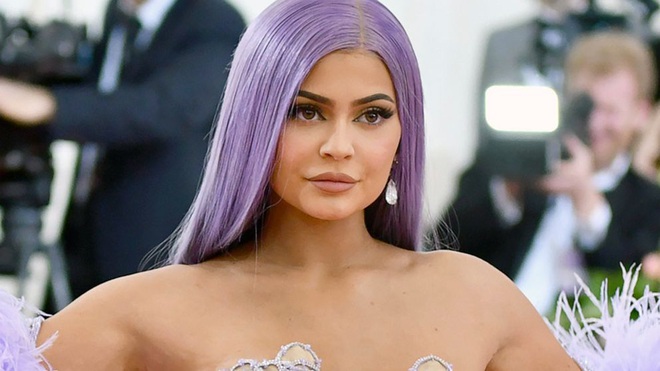 Kylie Jenner đáp trả cực gắt sau khi bị Forbes bóc phốc, tước mất danh hiệu tỷ phú trẻ nhất thế giới - Ảnh 4.