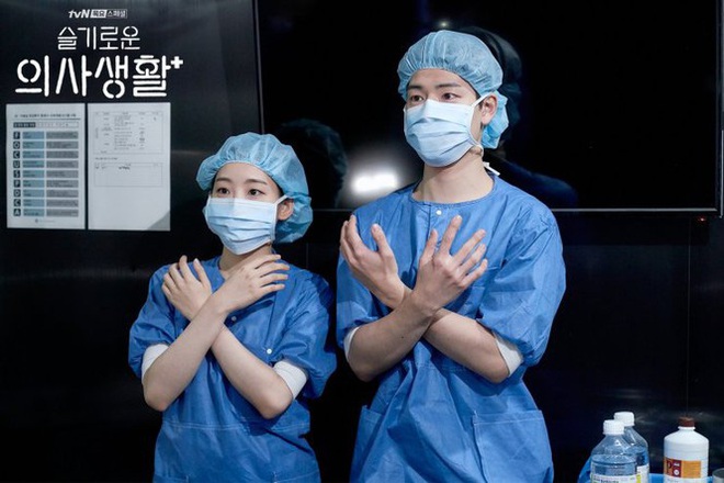 4 lí do ai cũng muốn phần 2 Hospital Playlist chiếu luôn cho rồi: Quá nhiều bí mật chưa giải đáp, hóng màn cameo của Bo Gum nữa! - Ảnh 8.