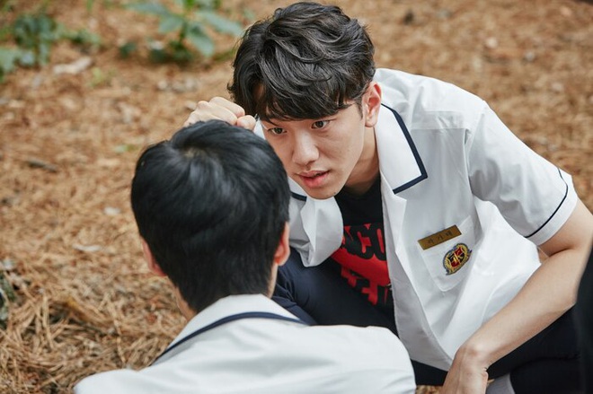 Nam thần tân binh Nam Yoon Soo: Miệt mài đóng phim 3 năm không nổi lại đốn tim fan nhờ vai bad boy ngầu lòi ở Extracurricular - Ảnh 1.