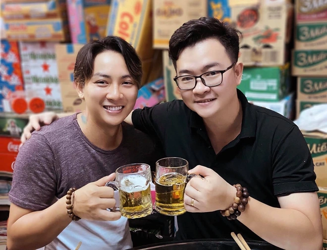 Hoài Lâm xuất hiện sau thời gian về quê dưỡng bệnh: Béo lên trông thấy, nhìn qua đã thấy khác lạ hơn hẳn - Ảnh 2.