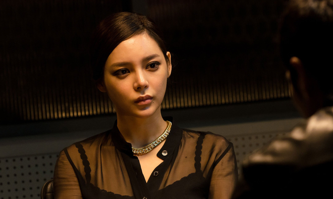Chị đại Lee Bo Young đối đầu hoa hậu xài chất cấm ở Khi Tình Yêu Nở Rộ, dân tình xin chuẩn bị mà xem các màn đánh ghen khét lẹt  - Ảnh 6.