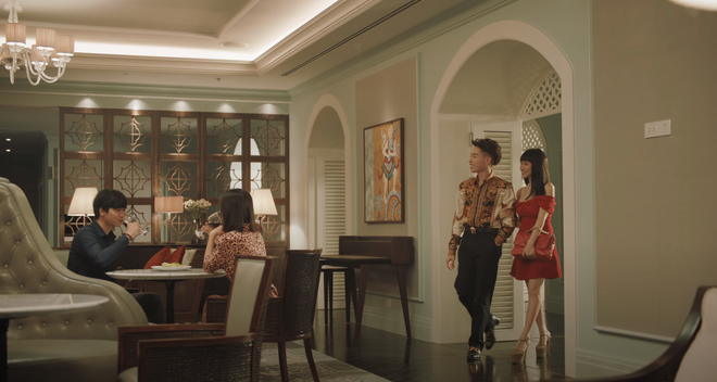 Đức Phúc và Hòa Minzy vô tư đẩy Erik đến cảnh chia tay Tiểu Vy, nhưng mọi sự chú ý đổ dồn vào banner xuất hiện 3 giây giữa MV mới? - Ảnh 10.