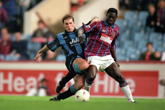 Kết cục bi thảm sau khi được Vua bóng đá Pele khen của Nii Lamptey, cậu bé bị bạo hành và mù chữ vụt thành siêu sao - Ảnh 3.