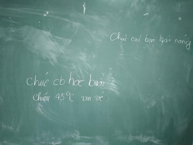 Đi học giữa mùa hè nóng chảy mỡ và đây là hàng loạt trò làm mát bá đạo của học sinh - Ảnh 4.