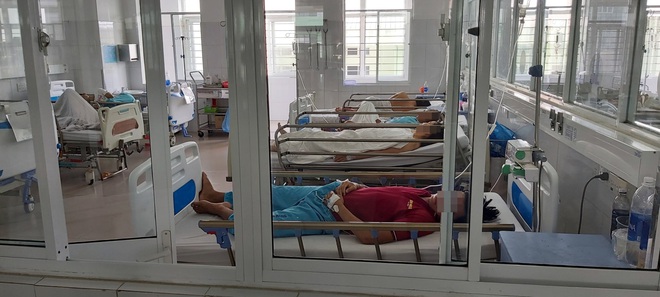 NÓNG: 133 người ở Đà Nẵng nhập viện nghi do ngộ độc thực phẩm - Ảnh 2.