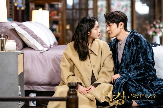 Super soi loạt hint đáng ngờ của Lee Min Ho - Kim Go Eun: Skinship tung tóe, ngượng chín mặt, nhiều lúc tưởng phu thê - Ảnh 15.