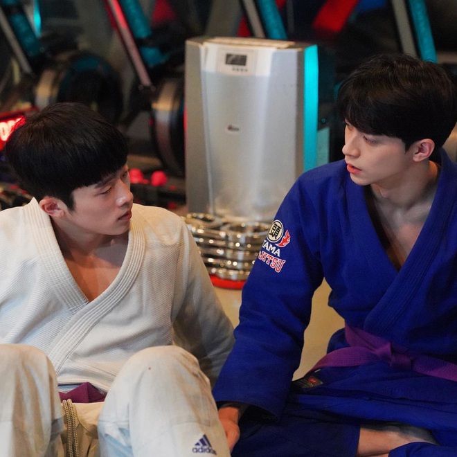 Web drama đam mỹ đầu tiên của Hàn Quốc sốt xình xịch vì cặp đôi cậu chủ - vệ sĩ quá tình tứ - Ảnh 5.
