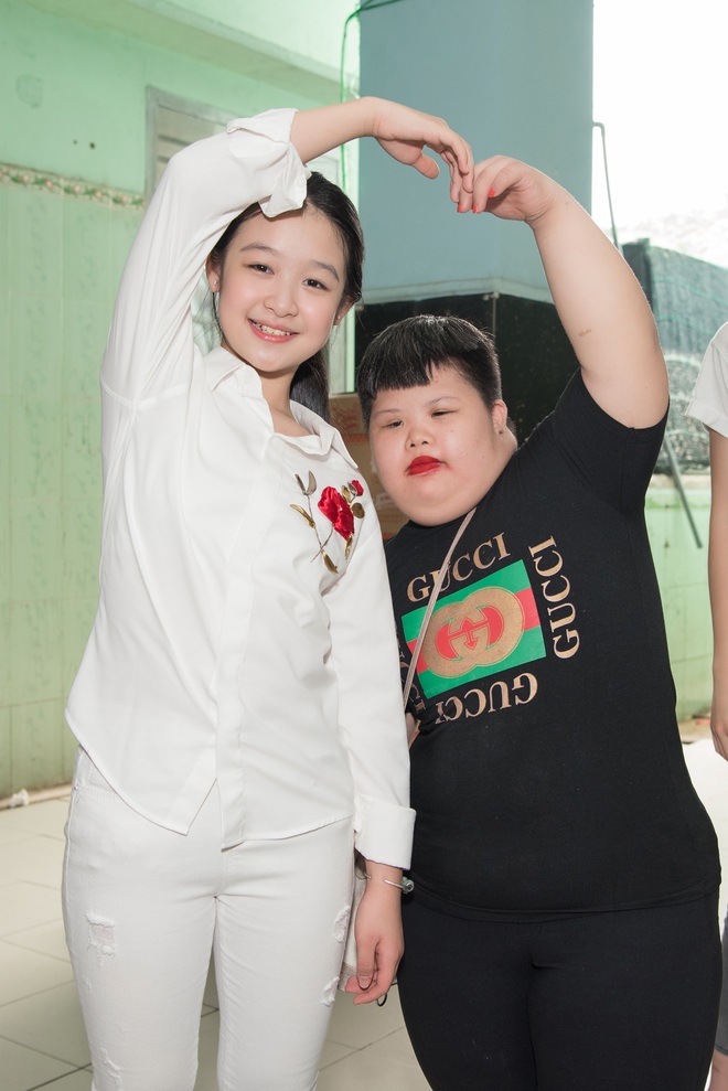 Tiểu Vy, Lương Thuỳ Linh cùng dàn Á hậu chung tay tặng quà cho trẻ em khuyết tật, mồ côi nhân ngày Tết thiếu nhi - Ảnh 7.