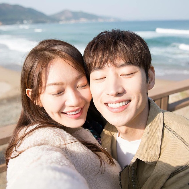 Những bức selfie siêu hiếm của minh tinh Hàn: Jeon Ji Hyun - Park Shin Hye tưởng lộ người yêu, Son Ye Jin cực tình bên ai kia? - Ảnh 9.