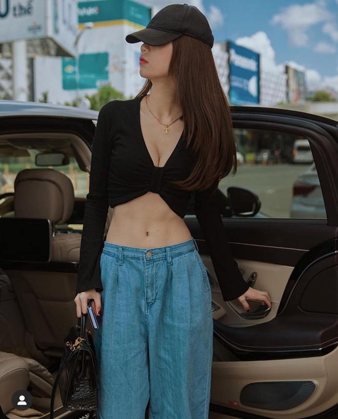 5 lần 7 lượt bị chê body trơ xương, Ngọc Trinh đáp trả bằng loạt ảnh o ép vòng 1 và eo con kiến nóng bỏng mắt - Ảnh 2.