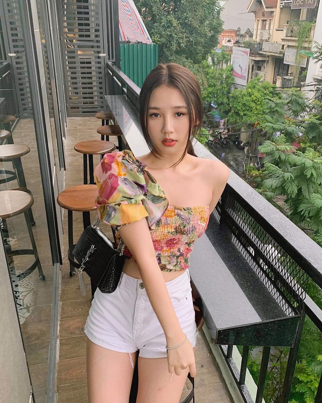 Học tập Jennie - Lisa, sao Việt thi nhau diện kiểu áo một mất một còn khoe body sexy hết cỡ - Ảnh 8.