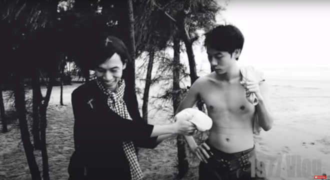 1977 Vlog lại sản xuất thêm mẻ thính mới: Tay em may áo đôn chề, tay anh sản xuất bộn bề gian nan - Ảnh 15.