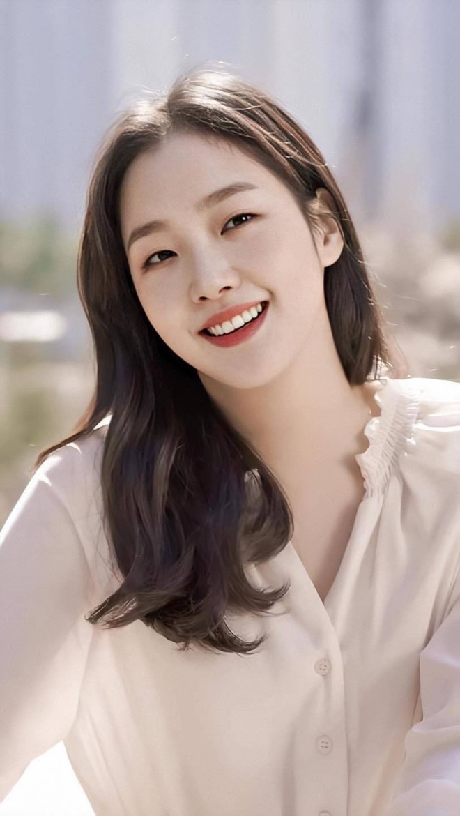 Nàng thơ Kim Go Eun từ một nữ sinh phim 18  năm nào, giờ đã cưa đổ cả Quân Vương Bất Diệt - Ảnh 1.