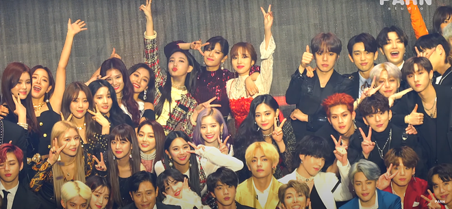 Netizen phát cuồng vì V (BTS) và Tzuyu (TWICE) chung khung hình: 2 gương mặt đẹp nhất thế giới có khác, nhưng có giống hẹn hò? - Ảnh 1.