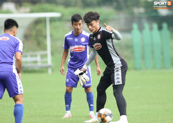 Bùi Tiến Dũng véo bụng đo mỡ thừa, sợ cơ bụng chuẩn không cần chỉnh bị che lấp - Ảnh 5.