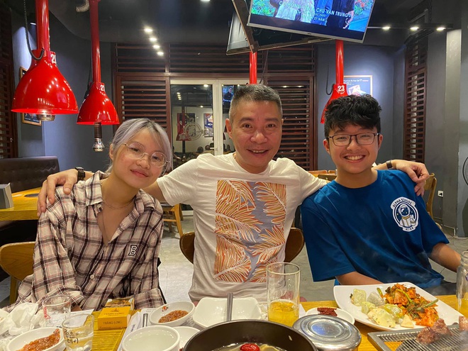 Bạn gái kém 15 tuổi selfie vui vẻ bên con riêng của Công Lý, vợ cũ MC Thảo Vân liền có bình luận hé lộ mối quan hệ - Ảnh 2.