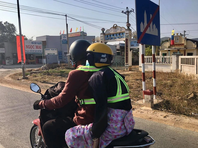 Đang đi phượt trên đường nhưng bạn đồng hành quá buồn ngủ, chàng trai cứu nguy bằng một hành động “đốn tim” cả cộng đồng mạng - Ảnh 3.