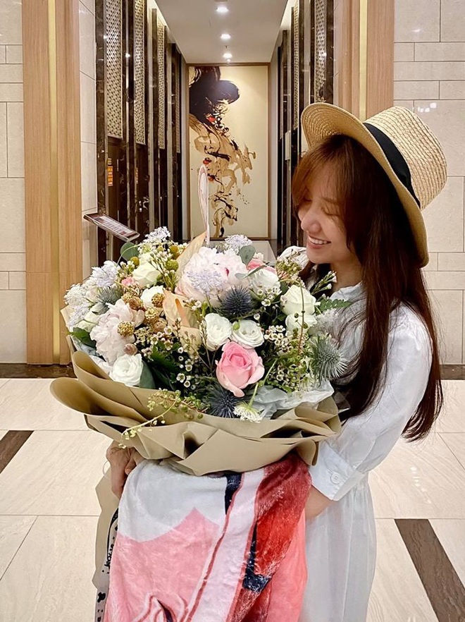 Trấn Thành tiết lộ món quà sinh nhật khiến Hari Won cười tươi rói kèm lời hứa đặc biệt: Đúng là cô vợ được cưng nhất Vbiz rồi! - Ảnh 2.