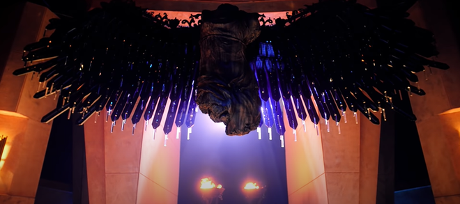 Ẩn ý trong teaser MV mới của BLACKPINK: Là phần 2 của Kill This Love, Jisoo hoá thân thành Nữ thần Công lý Themis, bức tượng có cánh bí ẩn là ai? - Ảnh 5.
