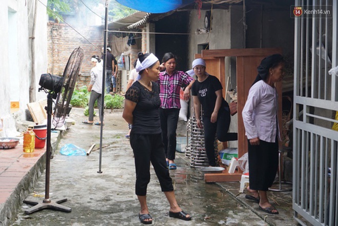 Tang thương bao trùm nhà các nạn nhân vụ lốc xoáy tại Vĩnh Phúc: “Tôi đang chuẩn bị nấu cơm thì con trai đi học về nói công ty của mẹ sập rồi” - Ảnh 3.